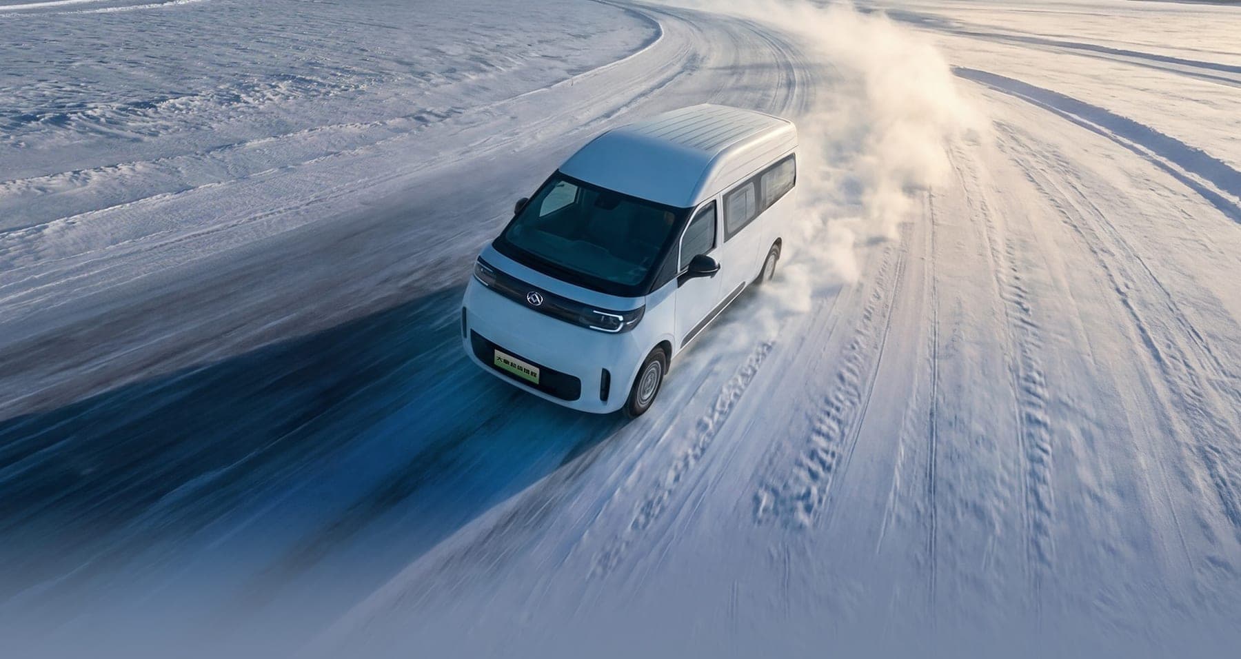 2026 MAXUS Dana Super EREV Van — Range-Extender Electric Cargo Van for export, traction on a snow-covered surface