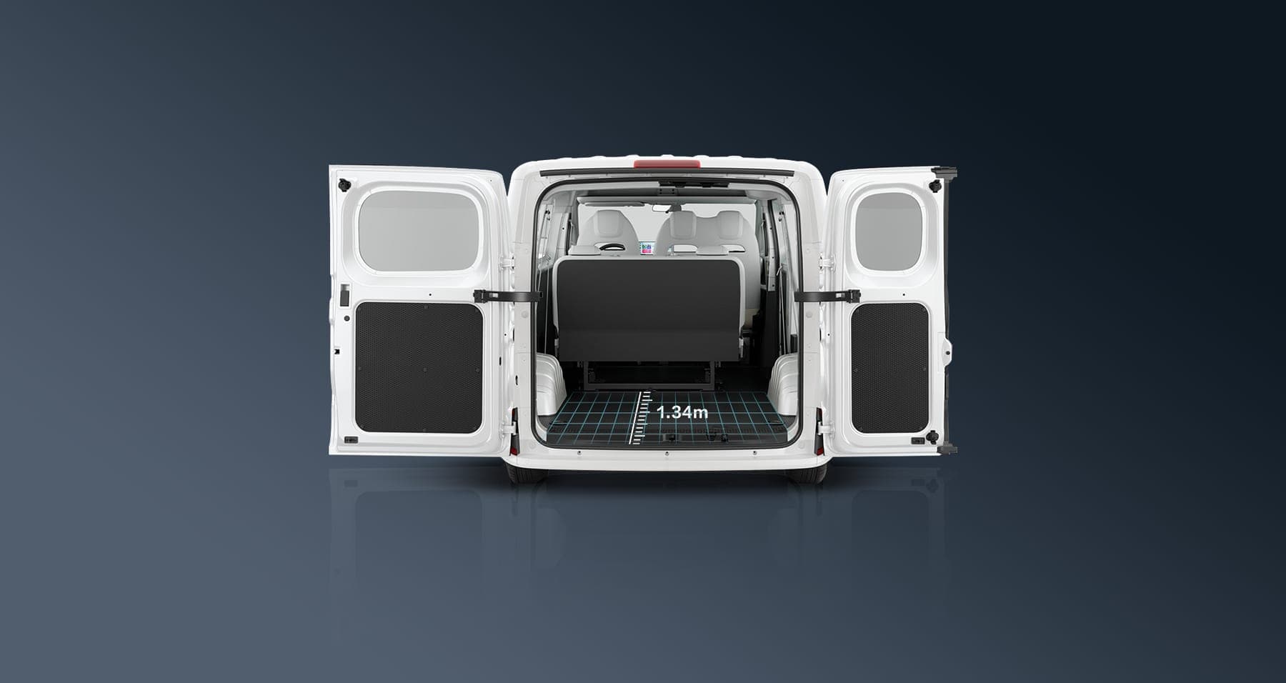 MAXUS Dana V1L Electric Van 2026 — فان بضائع كهربائي بقاعدة عجلات طويلة للتصدير, الأبواب الخلفية مفتوحة تُظهر طول تحميل 1.34 m