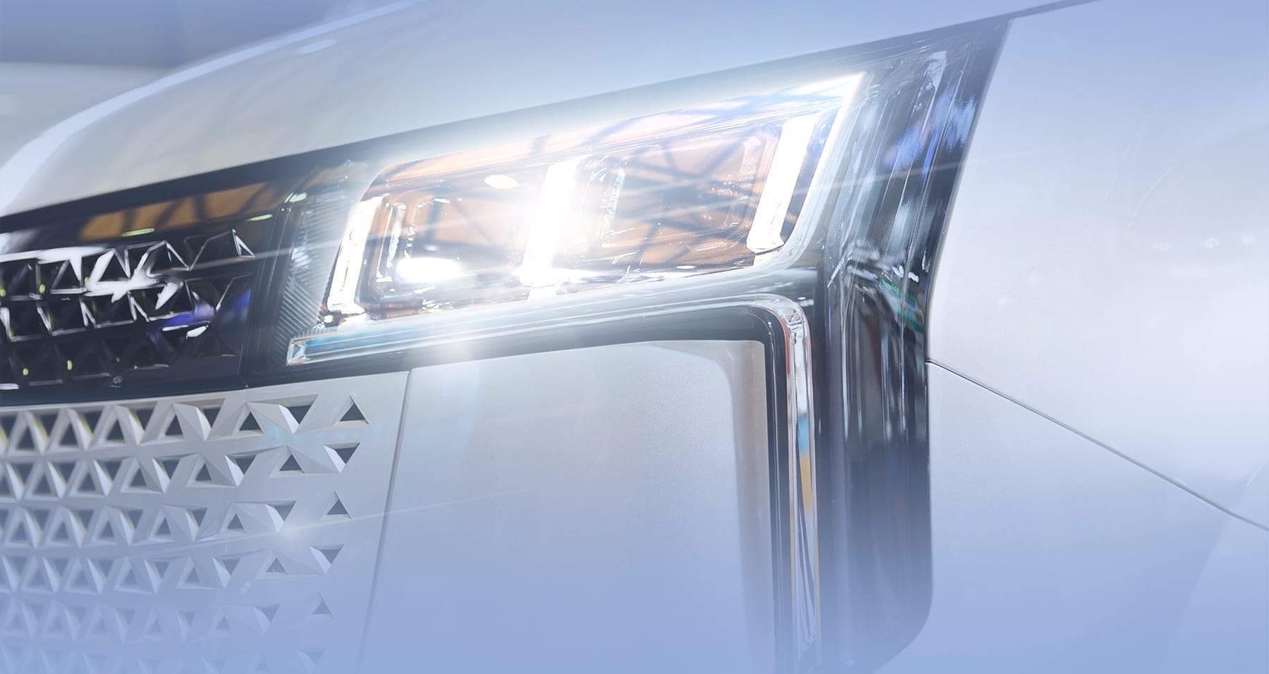 MAXUS EV80 PRO 2026 — فان بضائع كهربائي مغلق للتصدير, تفاصيل المصباح الأمامي LED