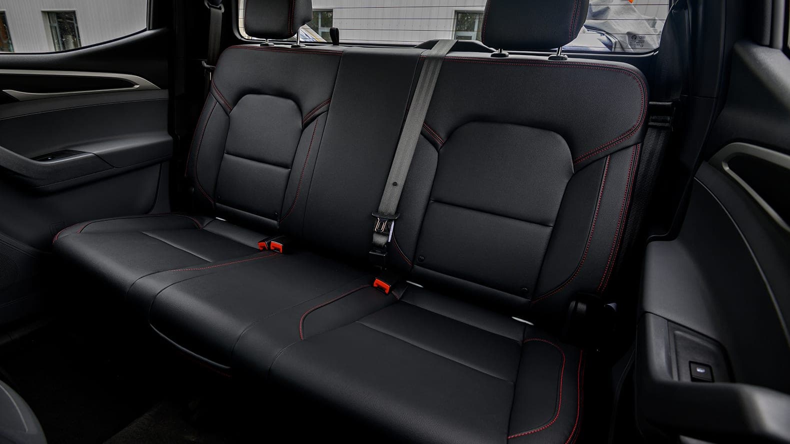 2026 MAXUS T90 EV — Double Cab Electric Pickup Truck for export, second-row cabin interior