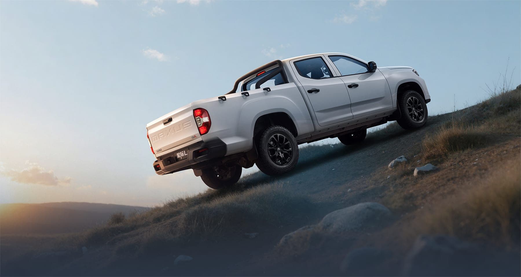 2026 MAXUS Interstellar L — Double Cab Diesel Pickup Truck for export, front three-quarter view on a hill climb