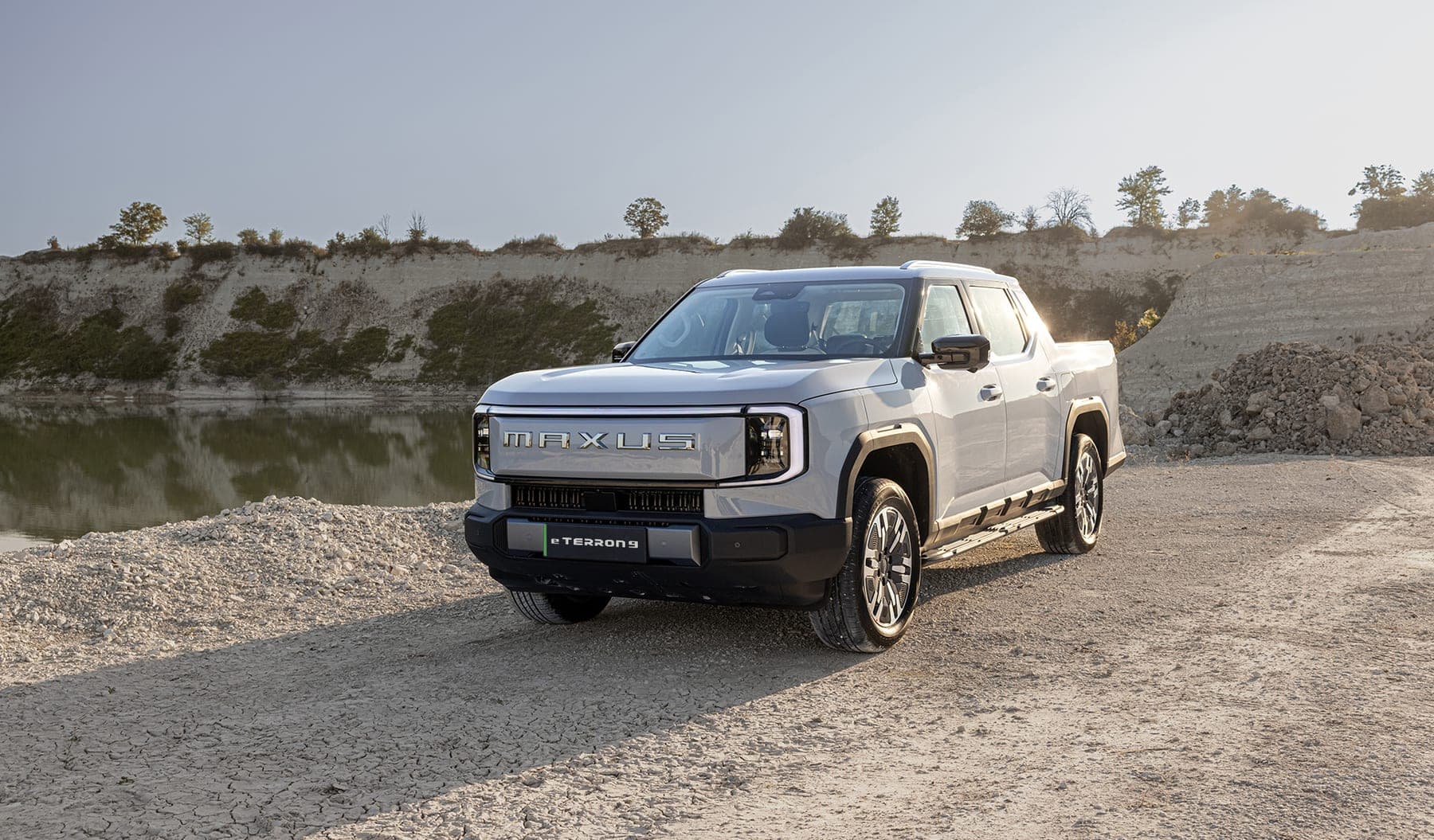 2026 MAXUS eTerron 9 — Double Cab Electric Pickup Truck for export, front exterior