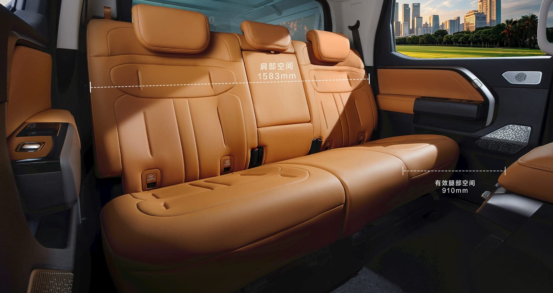 MAXUS Interstellar X Passenger Edition 2027 — بيك أب بكابينة مزدوجة مع غطاء صلب مدمج للتصدير, مقاعد جلدية في الصف الثاني