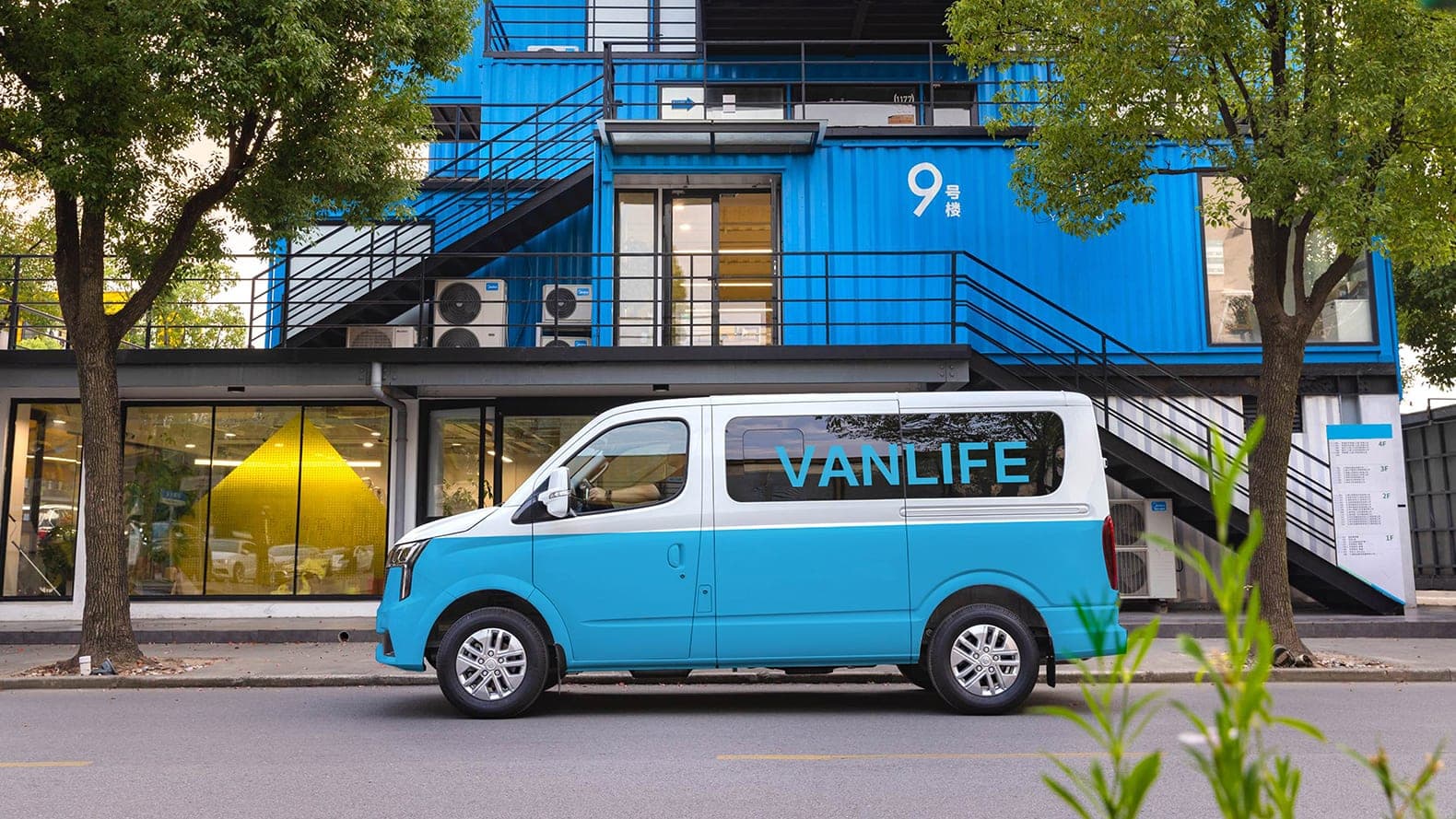 MAXUS V80 PRO 2026 — فان بضائع ديزل، وCombi، وحافلة صغيرة للتصدير, منظر جانبي لهيكل السقف المرتفع
