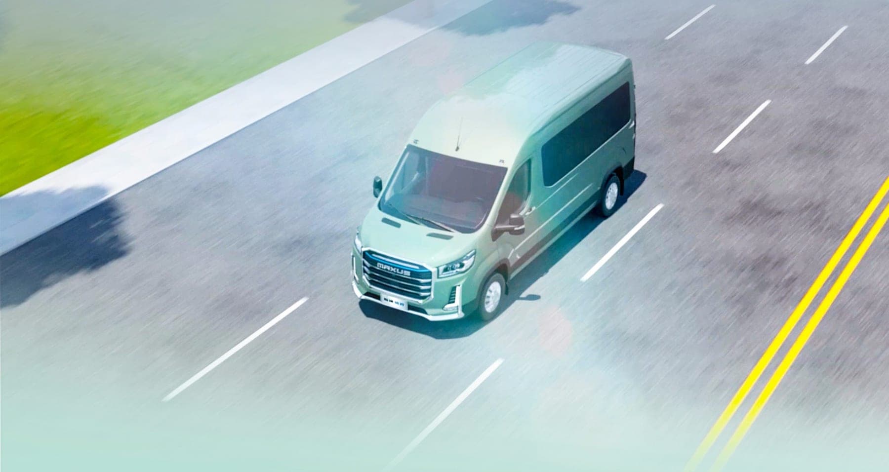 MAXUS Yuanjie DM-D Hybrid Van 2026 — فان هجين كبير وحافلة صغيرة للتصدير, منظر أمامي جانبي مع تفعيل مساعدة القيادة